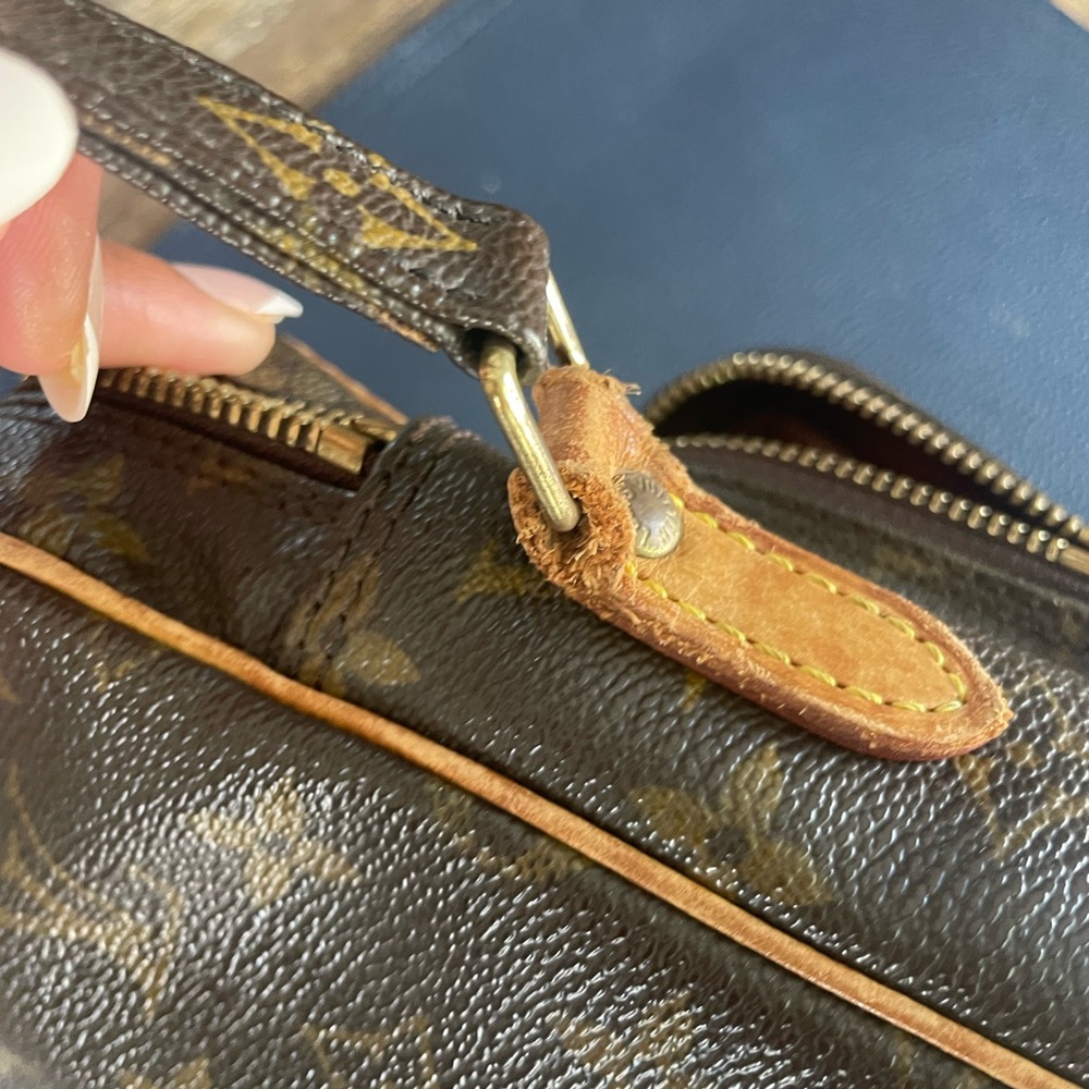 Louis Vuitton Amazone Crossbody - Picture 4 of 7